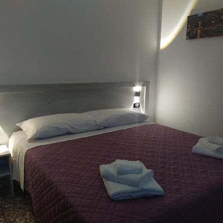Hotel Madonna Del Pino Cervia Exterior photo