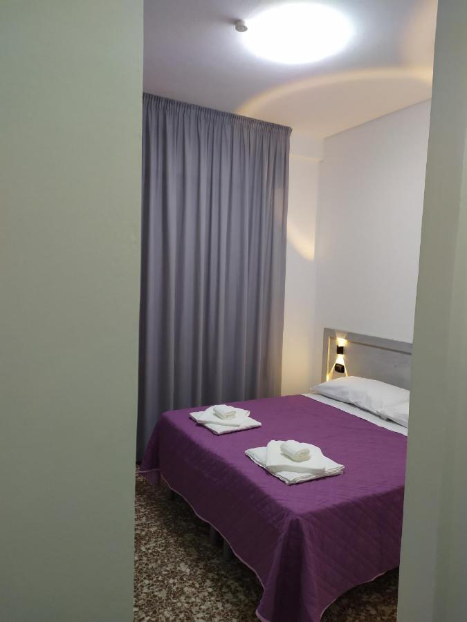 Hotel Madonna Del Pino Cervia Exterior photo