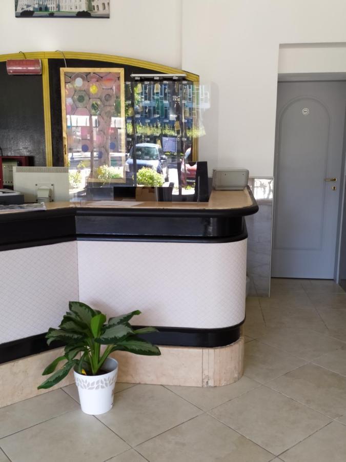 Hotel Madonna Del Pino Cervia Exterior photo