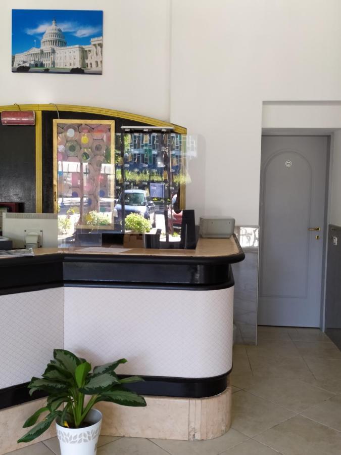 Hotel Madonna Del Pino Cervia Exterior photo