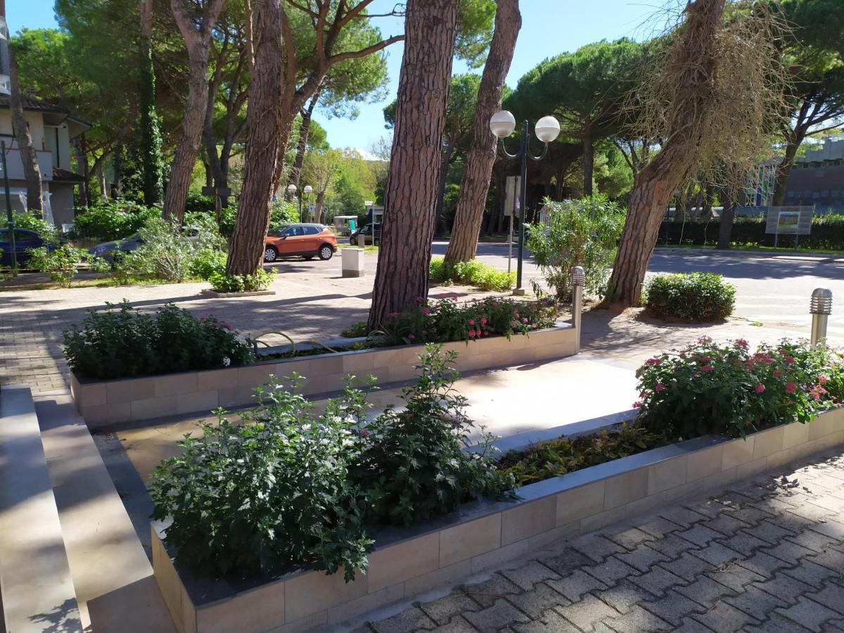 Hotel Madonna Del Pino Cervia Exterior photo