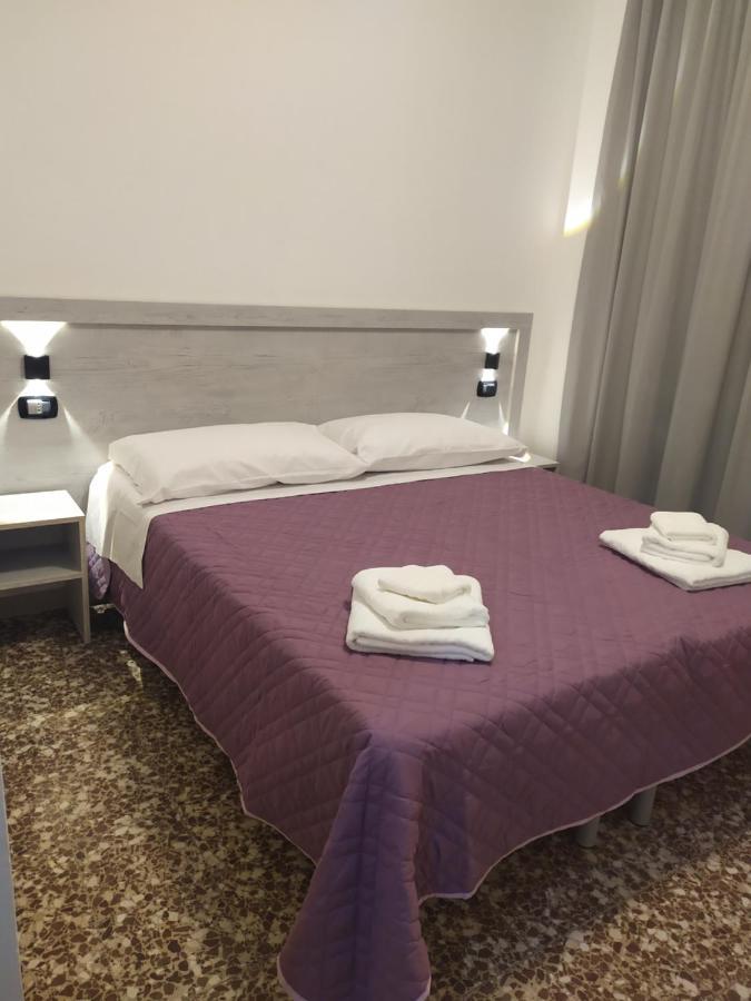 Hotel Madonna Del Pino Cervia Exterior photo