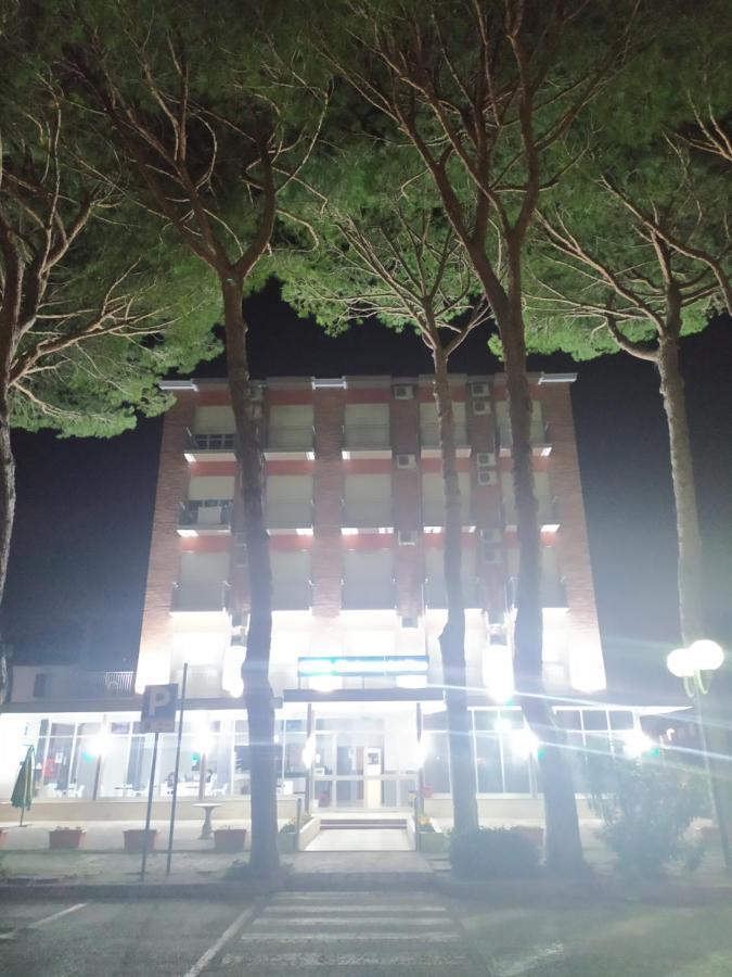 Hotel Madonna Del Pino Cervia Exterior photo